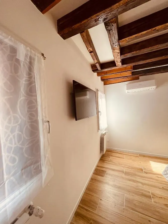 Suite Primo Piano Venice 0*,